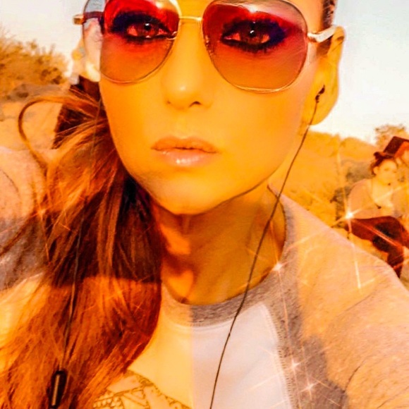 BOOKMARK my closet!!! Like this Listing for Notifications @squirrelresale 🐿🐿🐿 - Picture 4 of 16